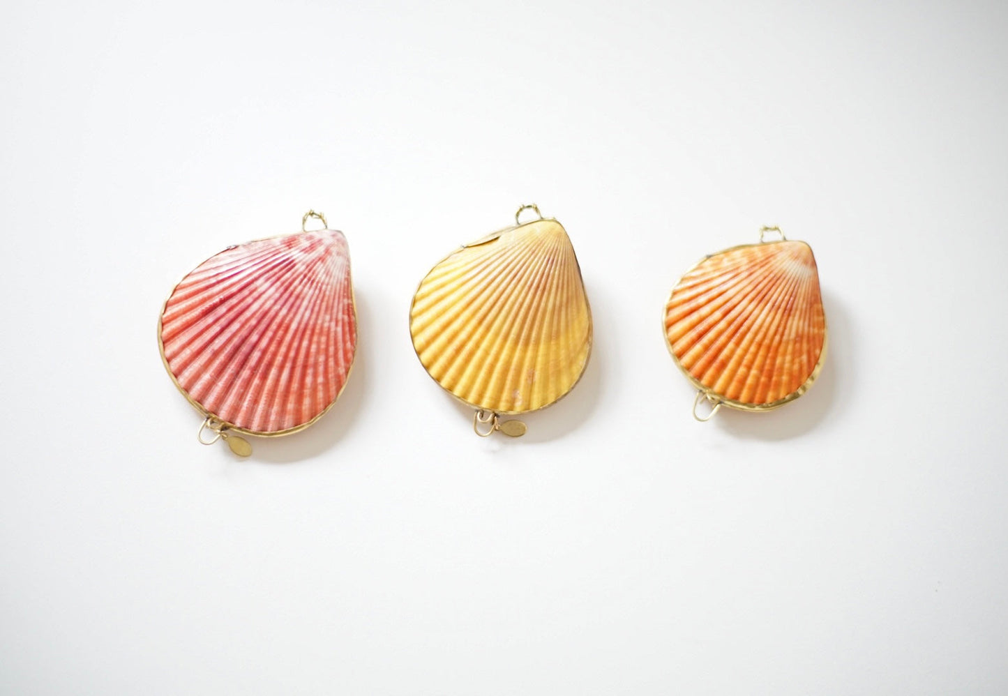 ROOTS ROSE RADISH ソリッドパフューム J〈シダーウッドミルラ&クローブ〉