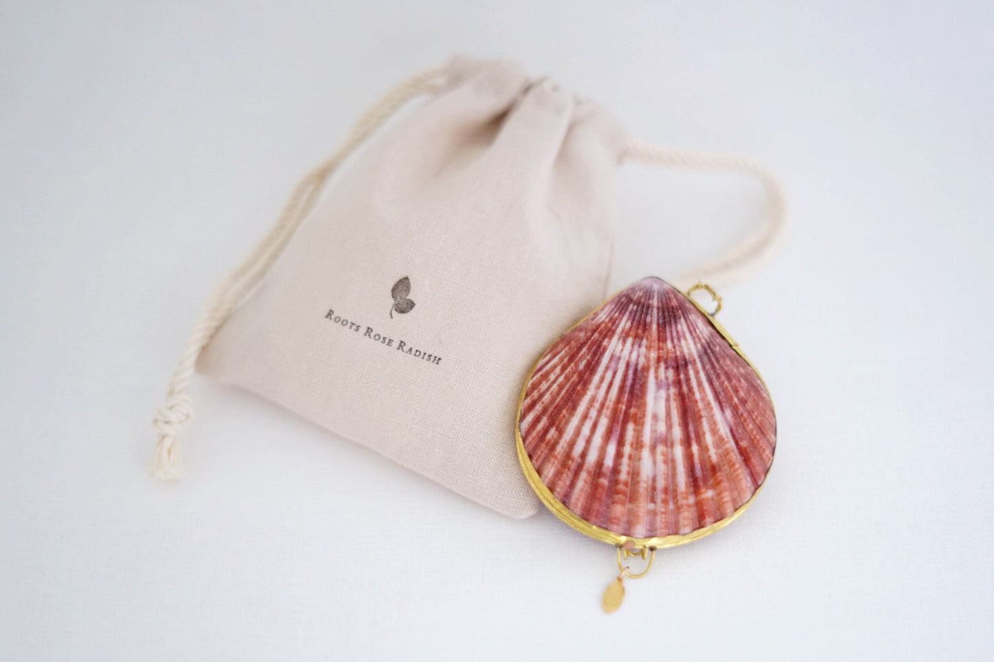 ROOTS ROSE RADISH ソリッドパフューム J〈シダーウッドミルラ&クローブ〉