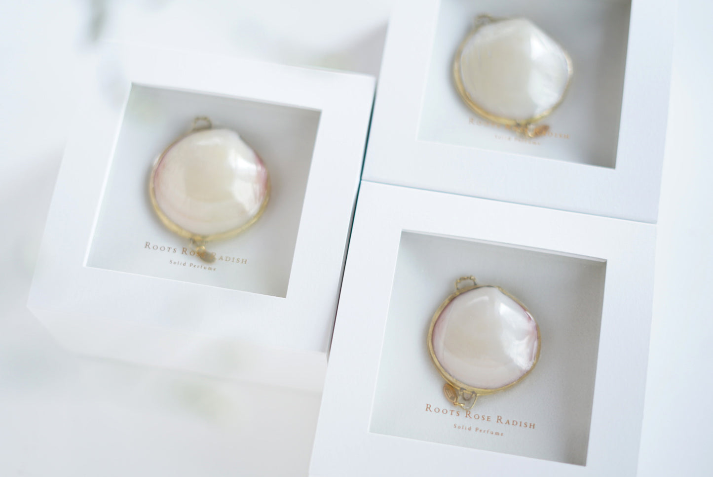ROOTS ROSE RADISH ソリッドパフューム J〈イランイラン&グレープフルーツ〉ミニサイズ