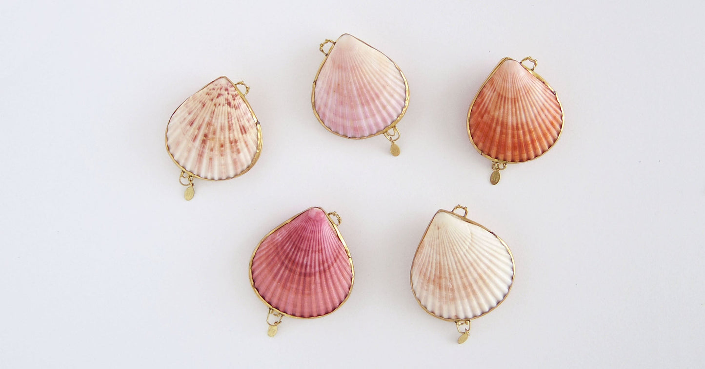 ROOTS ROSE RADISH ソリッドパフューム J〈シダーウッドミルラ&クローブ〉