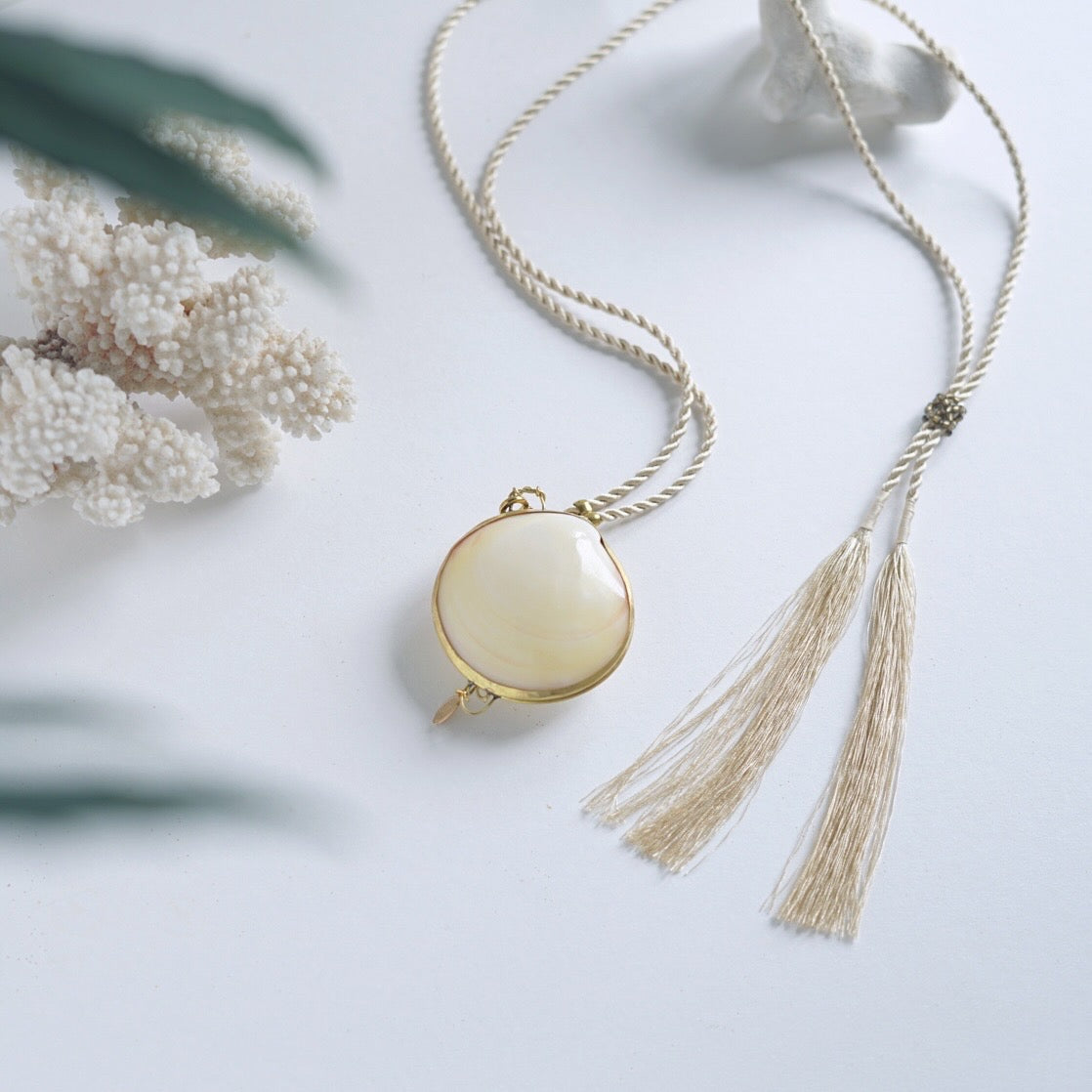 ROOTS ROSE RADISH ソリッドパフューム J〈イランイラン
