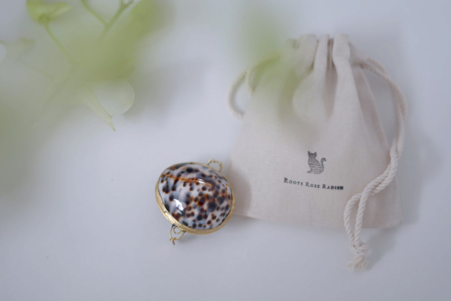 ROOTS ROSE RADISH ソリッドパフューム J〈トンカ＆バニラ〉